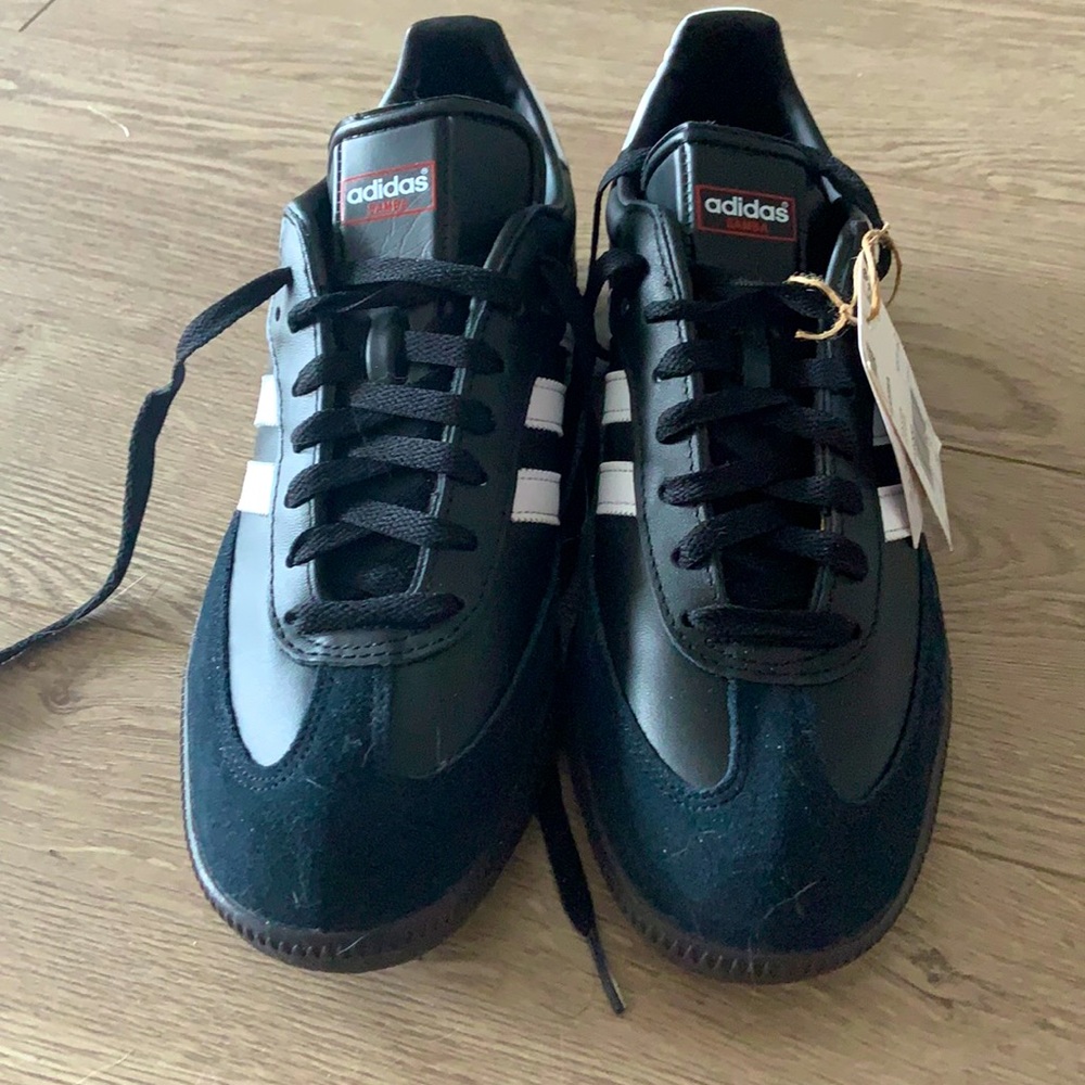 Adidas Men's Samba Classic Shoe. Sz 8.5, Black with navy blue front